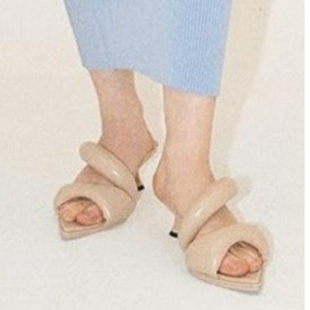 Coutgo Womens Nude Beige Padded Double Strap Pointed Toe Kitten Heel Mules 8.5